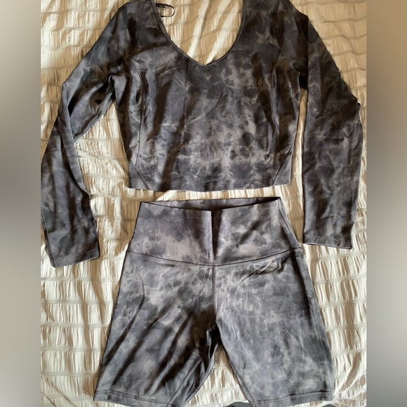 LULULEMON ALIGN™ LONG SLEEVE SHIRT
Diamond Dye Graphite Grey
Size: 12 - Picture 2 of 2